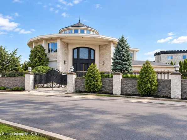 150 Nicolosi Dr, Staten Island, NY 10312