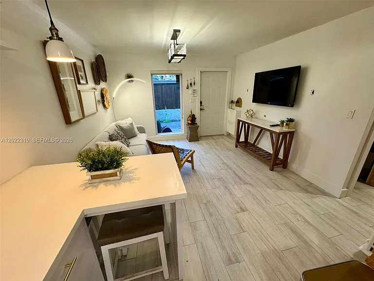 1121 SW 7th St #1 — Photo 5