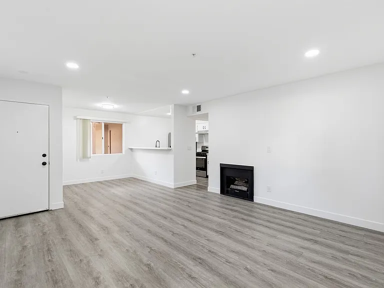 2030 Ivar Avenue — Photo 4