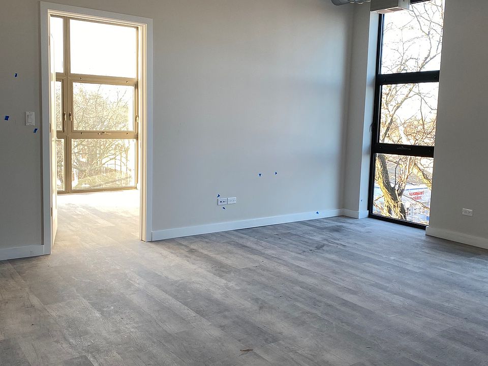 1st image of 2150 W Lawrence Ave #411