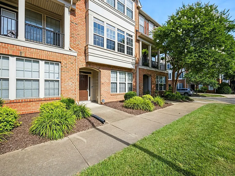 64 Transit Ln — Photo 2