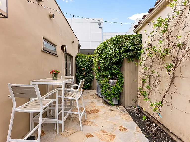 708 Westbourne Dr #1 — Photo 25