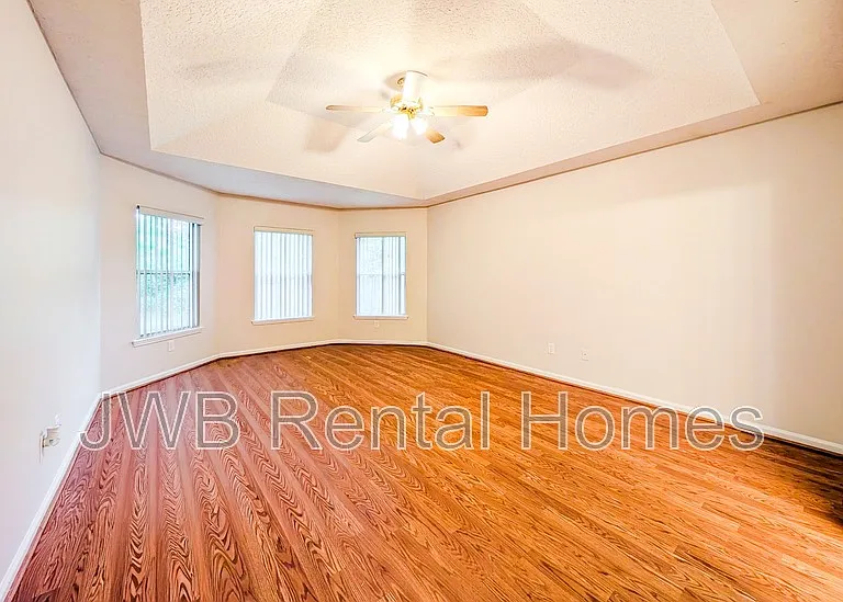 10238 Emma Lakes Dr — Photo 8