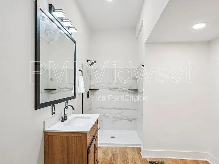 941 King Ave — Photo 11