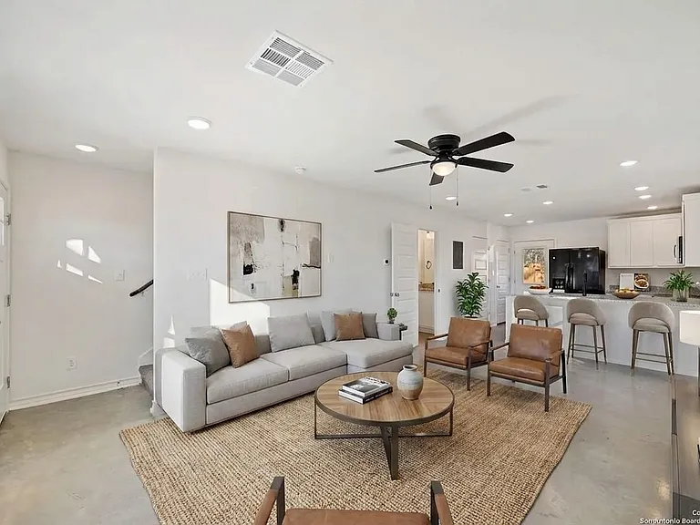 545 Delmar St #102 — Photo 14