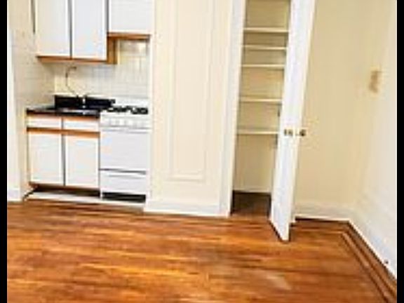 4th image of 142 E 33rd St APT 2C
