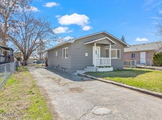 124 E Home Ave, Selah, WA 98942