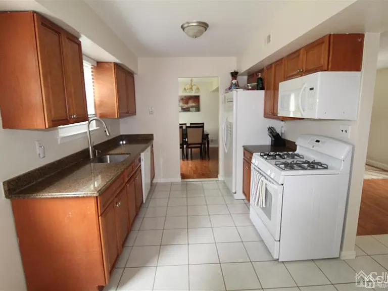 47 Linden Ln — Photo 10