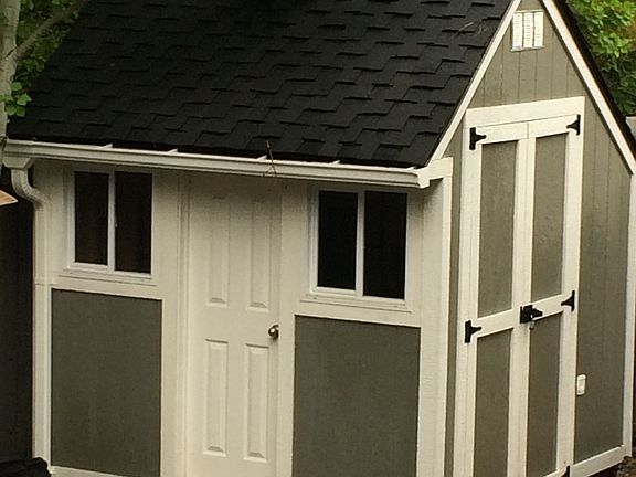 Out building shed/playhouse