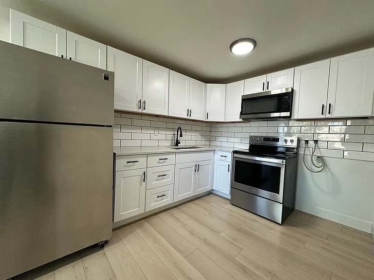 1801 W Parkway Blvd — Photo 15