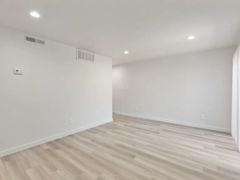 City Scene Apartments — Photo 24
