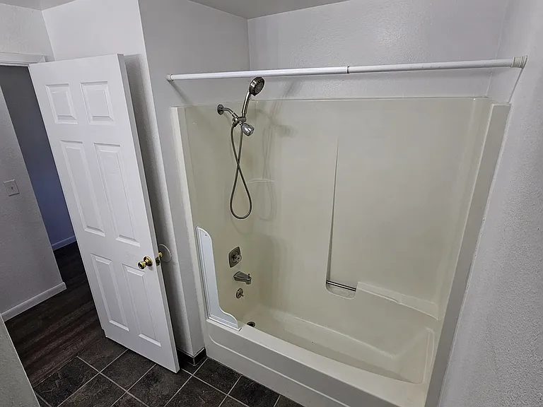 226 Little St SW #3 — Photo 14