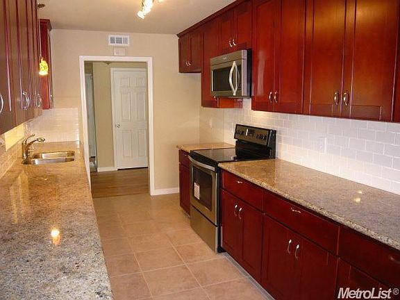 4th image of 321 W Robinhood Dr