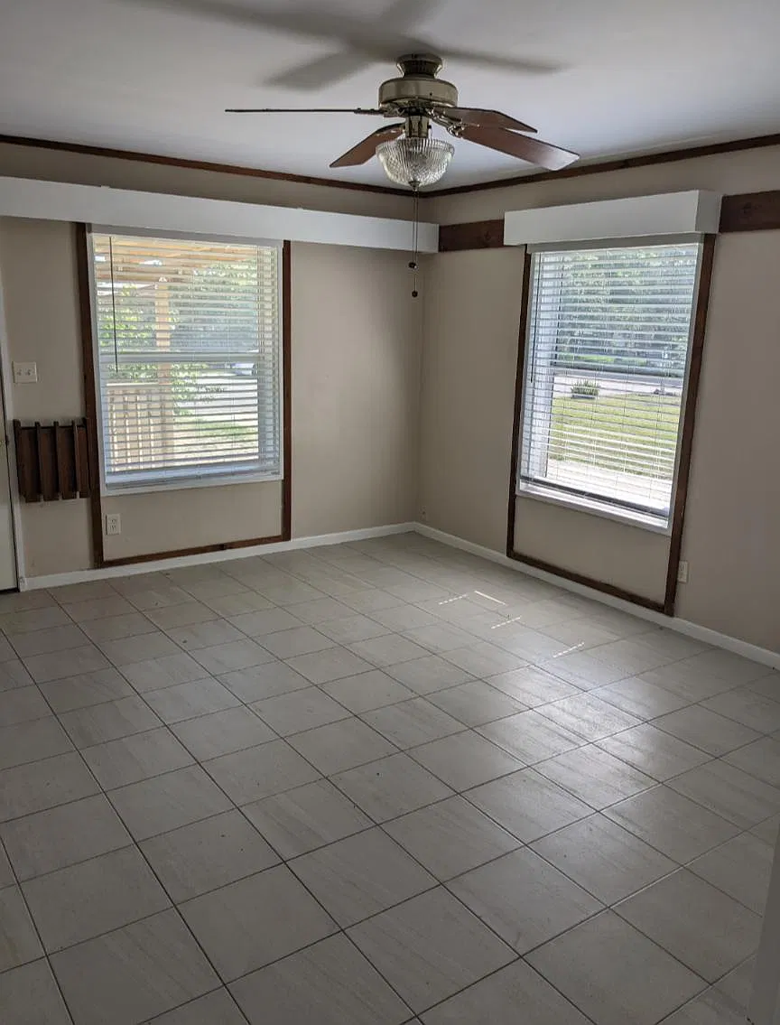 3 bed, 1.5 bath, 952 sqft, $1,300 — Photo 3