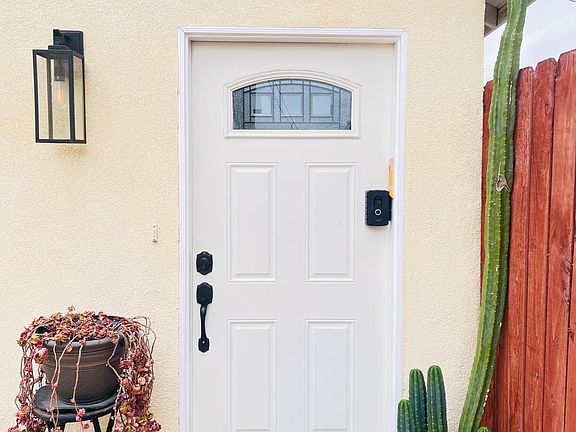 2nd image of 428 1/2 N Harvard Blvd