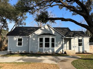 723 N Meyer St, Sealy, TX 77474