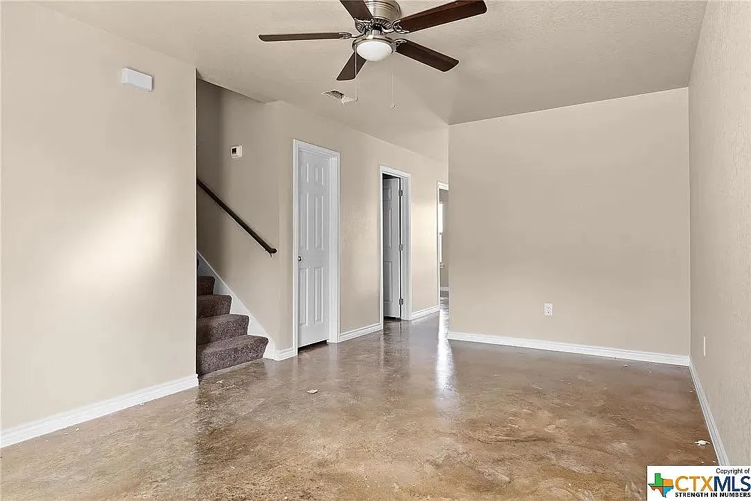504 Raymond St — Photo 4