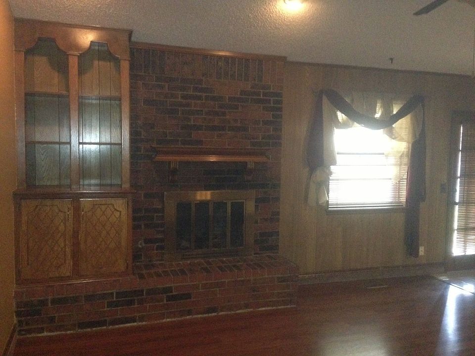 Living Room w/fireplace
