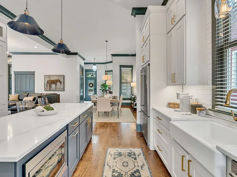 908 Fatherland St — Photo 10