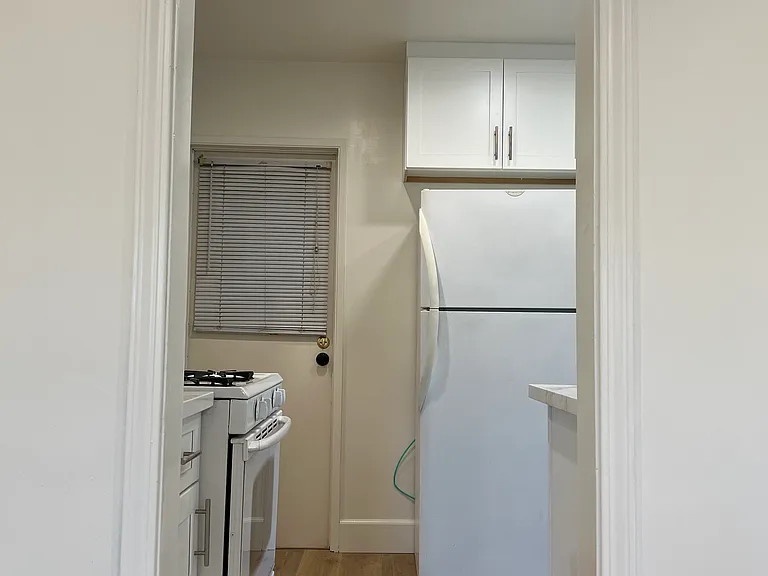 11662 Chandler Blvd — Photo 22