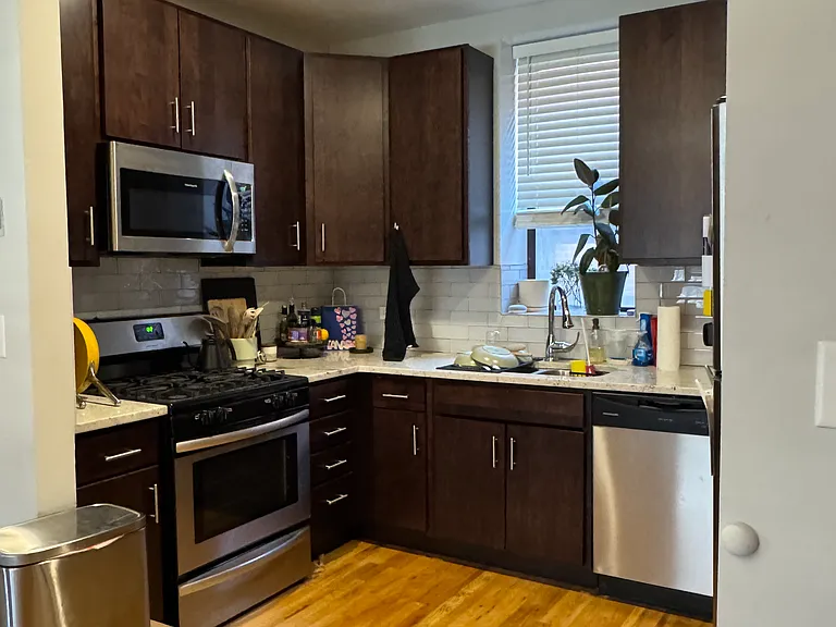 1351 W Roscoe St #2 — Photo 3