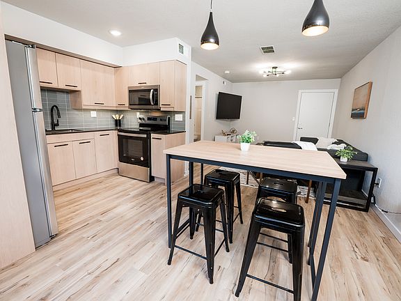 4th image of 102 E Healey St #205