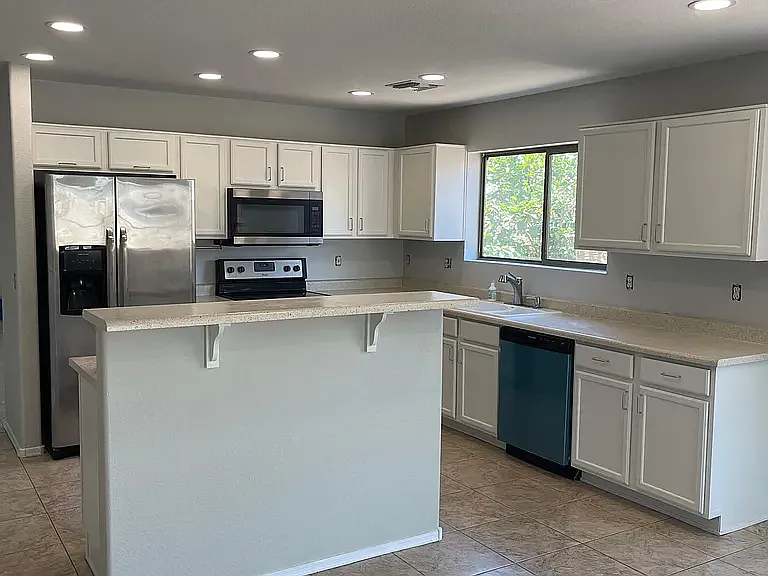 Building Photo - 1074 E Pinto Dr