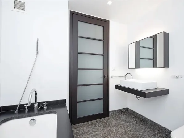 20 Pine Street image 4 of 13