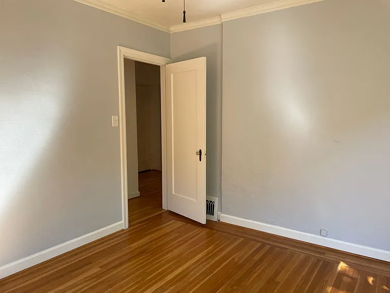 4812 T St — Photo 15