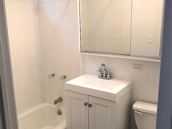 5th image of 212 W 104th St APT 4d