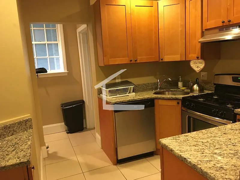 3 bed, 1400 sqft, $5,335 — Photo 2