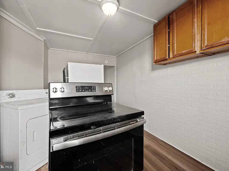 225 N Luzerne Ave — Photo 18