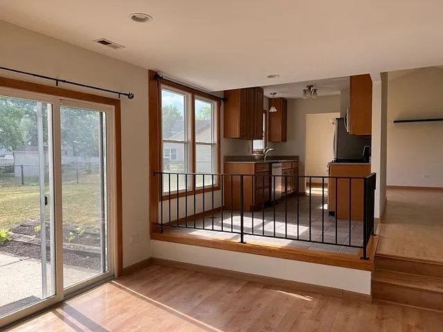 3 bed, 1.5 bath, 1452 sqft, $3,000 — Photo 4