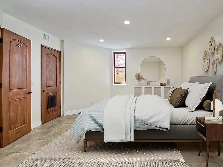 610 Amphitheatre Dr — Photo 16