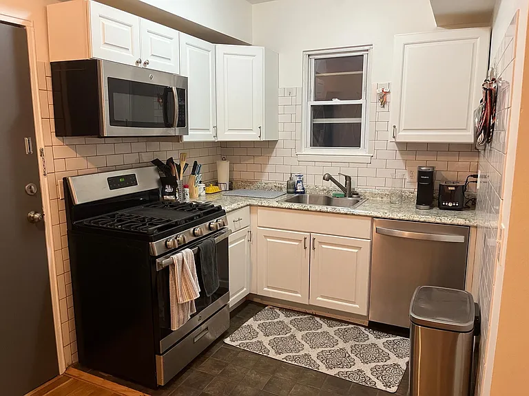 77 Sherman Pl #2 — Photo 4
