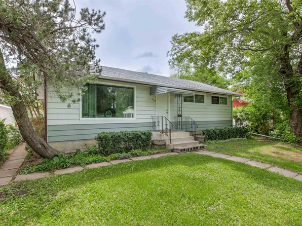 8719 164a St NW, Edmonton, AB T5R 2R2