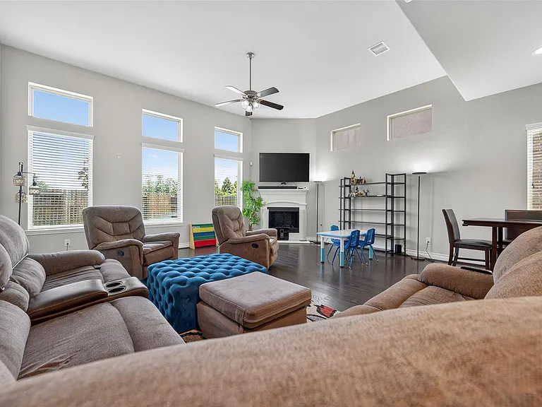4947 Thunder Creek Ln — Photo 11