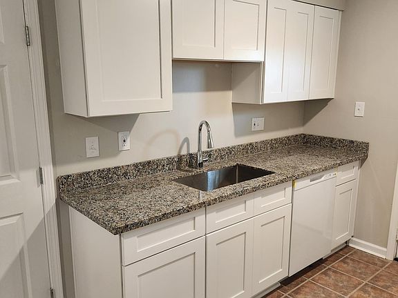 3rd image of 1523 Grant St