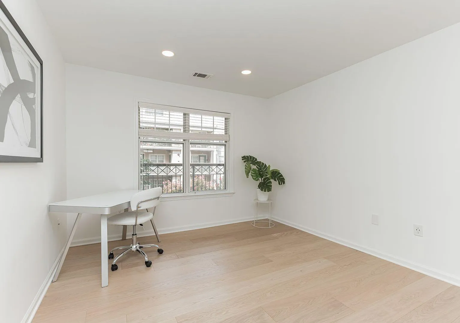 2 bed, 983 sqft, $2,300 — Photo 4
