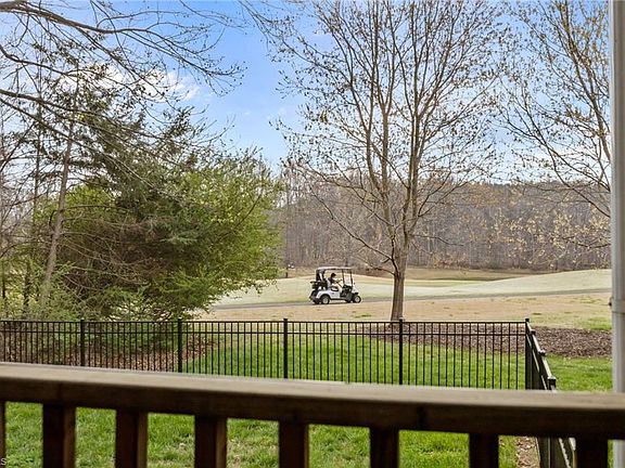 3rd image of 202 Oakmont Ct