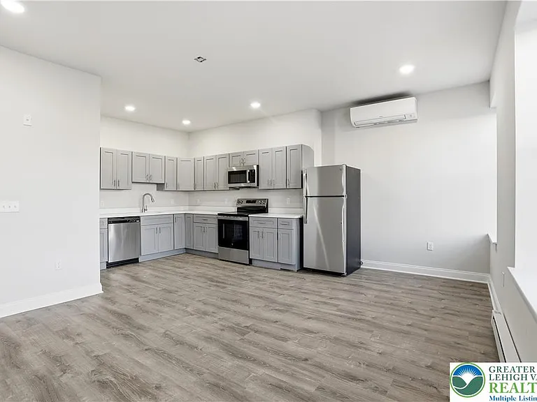 109 S Centre St #8 — Photo 7