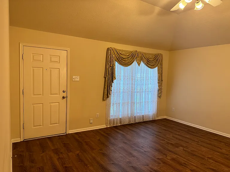 10214 Mills Run Dr — Photo 6
