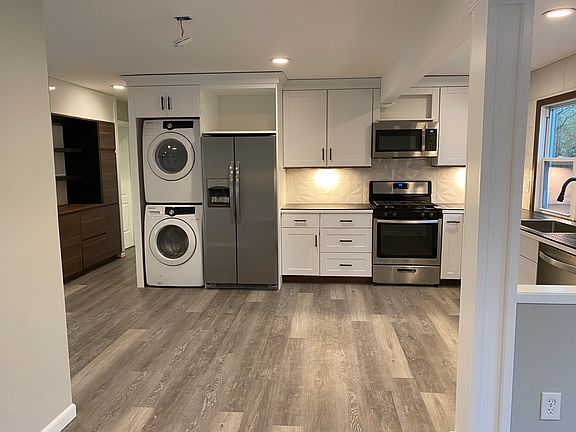 2nd image of 13721 Lionel Ln