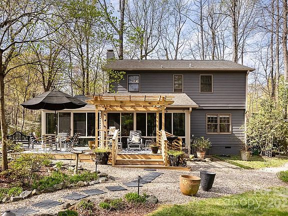 4th image of 929 Autumnwood Ln