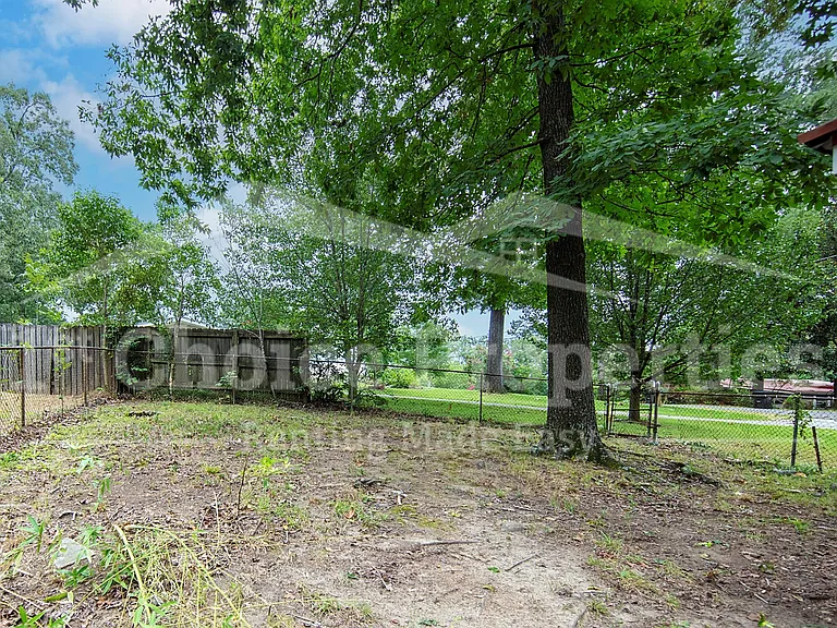 656 Kenwood Dr — Photo 3