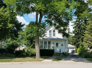 112 School St #2, Geneva, IL 60134