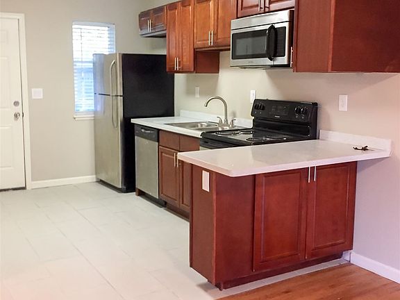 3rd image of 9090 Ravenna Ave NE Unit 301