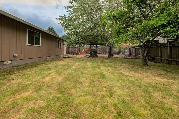 3 bed, 2.0 bath, 1104 sqft, $2,500 — Photo 2