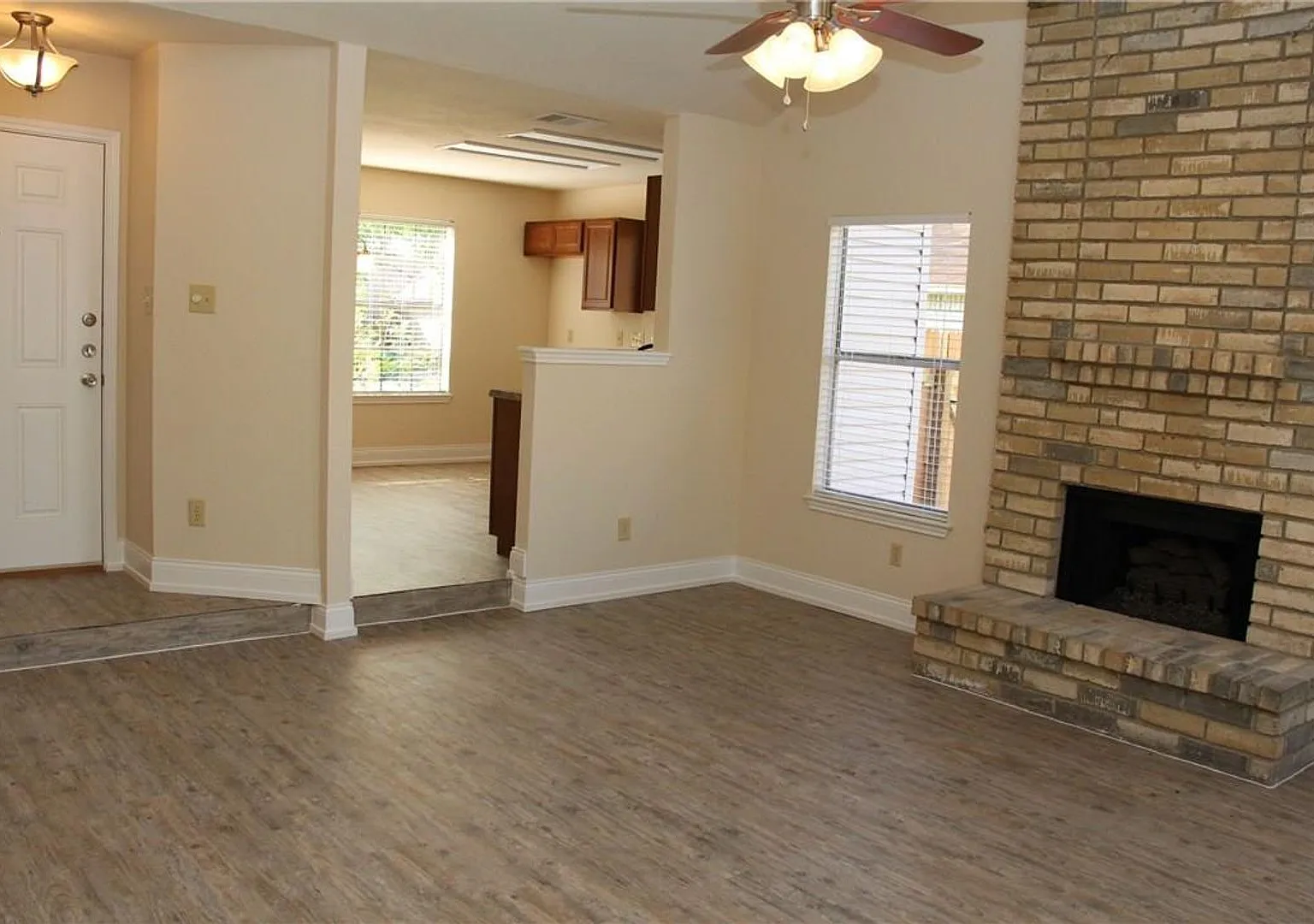 3 Bedroom 2 Bath home - South Creek Subdivision — Photo 3
