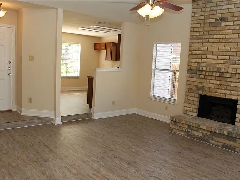 605 Elder Way — Photo 3